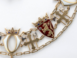 Detalj fra ordenskjedet til St. Olavs Orden. Foto: Jan Haug, Det kongelige hoff